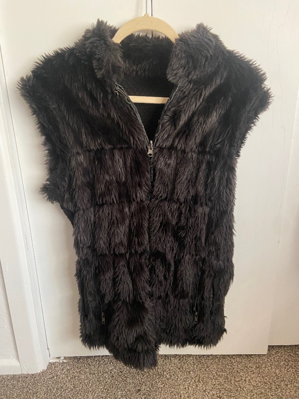 Black women's faux fur/knit zip up vest unbranded Small/Medium